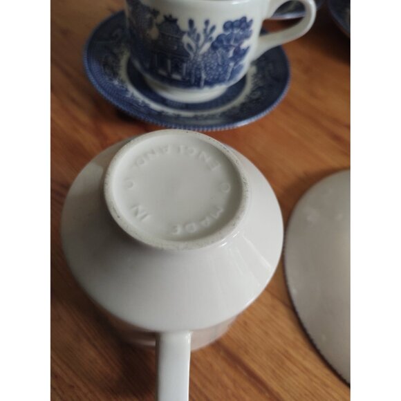 Blue Willow Porcelain Teacup and Saucer sets(4) Churchill England - Picture 12 of 15